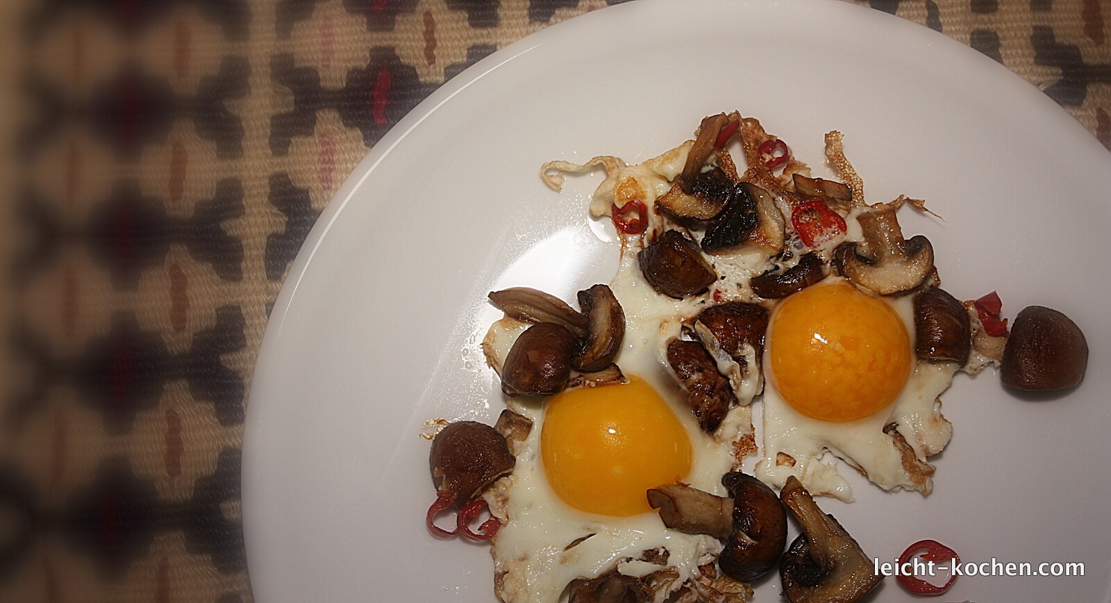 Schnelles Frühstück mit Champignons